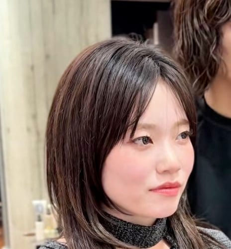【大変身】髪のうねりと広がりに悩む女性が酸性ストレートでサラツヤ髪に！「めっちゃいい感じ」と大満足