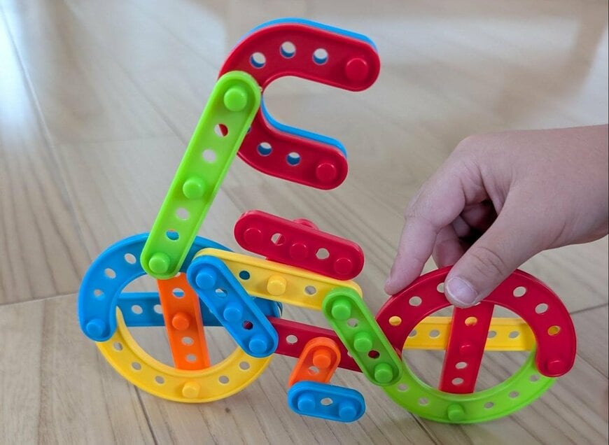「観察力が凄い」「発想が天才」　4歳の男の子がおもちゃのブロックで作った「自転車」のクオリティが話題