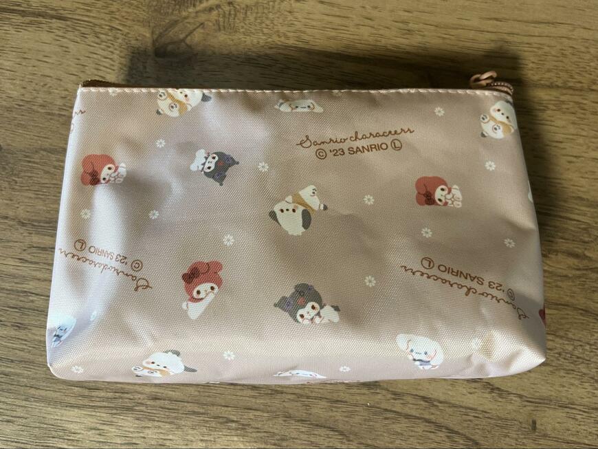 ダイソー、舟形ポーチ サンリオキャラクターミックス チルタイムの画像