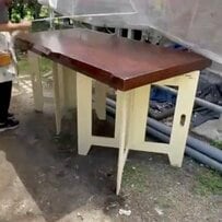 愛用してきた〈和室用の座卓〉を夫婦で協力して大胆リメイクしたら……〈カウンターテーブル〉に大変身！アイアンの脚がおしゃれ！