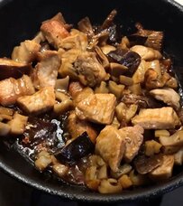 50代母が作る「れんこんと豚肉の炒め物弁当」ボリューミーなおかずが食欲そそる