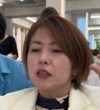 キツく見られやすいと悩む女性　「柔らかく印象付けたい」と変身した姿が話題に