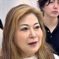 「うねって広がってしまう…」女性がくびれヘアで大胆イメチェン！「小顔に見えた！」と大反響