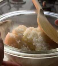 50代母が高校生に作る「ミニおにぎり弁当」小さなまん丸おにぎりと、定番おかずがおいしそう