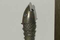 祖母の遺品から出てきた「謎の魚グッズ」に目を疑う　刻印されていた「ブランド名」に思わず仰天