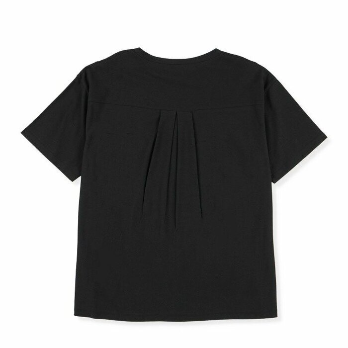 手持ちのスカートやパンツとも簡単に組み合わせられます
