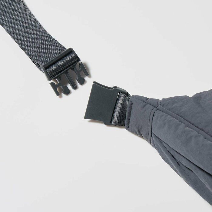 頭を通さずにワンタッチで簡単に着脱できます