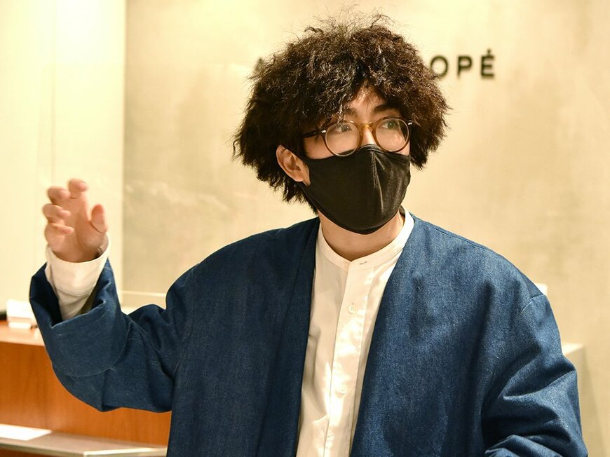 FACY上でも、いつもユニークかつ的確な提案コメントをしてくれる神原さん。遠方から神原さんの接客目当てに来店するお客さんもいるそう。最近の行きつけのお店は渋谷のんべい横丁にある「水車」