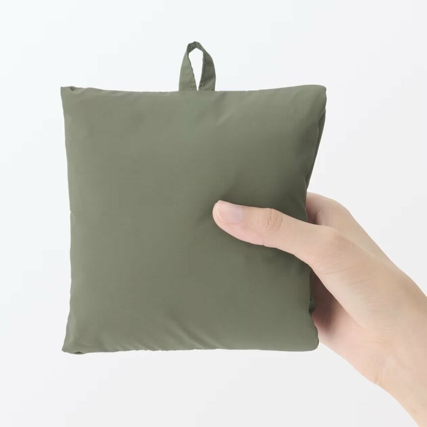 出所：無印良品ネットストア公式　吸湿発熱中わた表面撥水パッカブル　ネックウォーマー