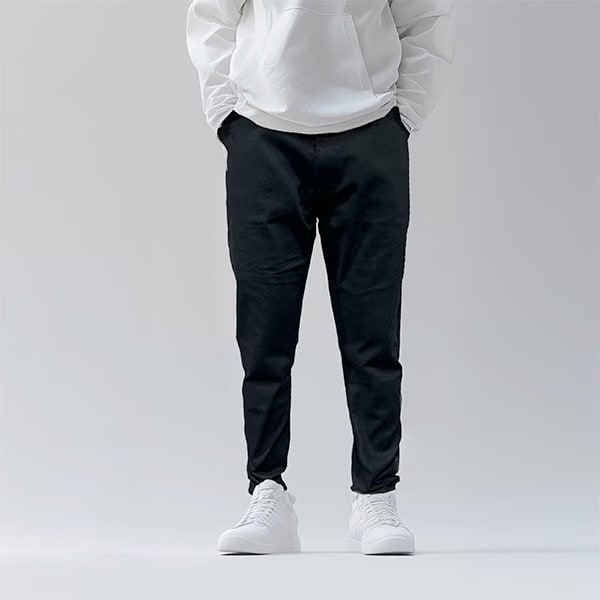 出所：株式会社PPIH　「色褪せ知らずの黒パンツ」スキニーパンツ