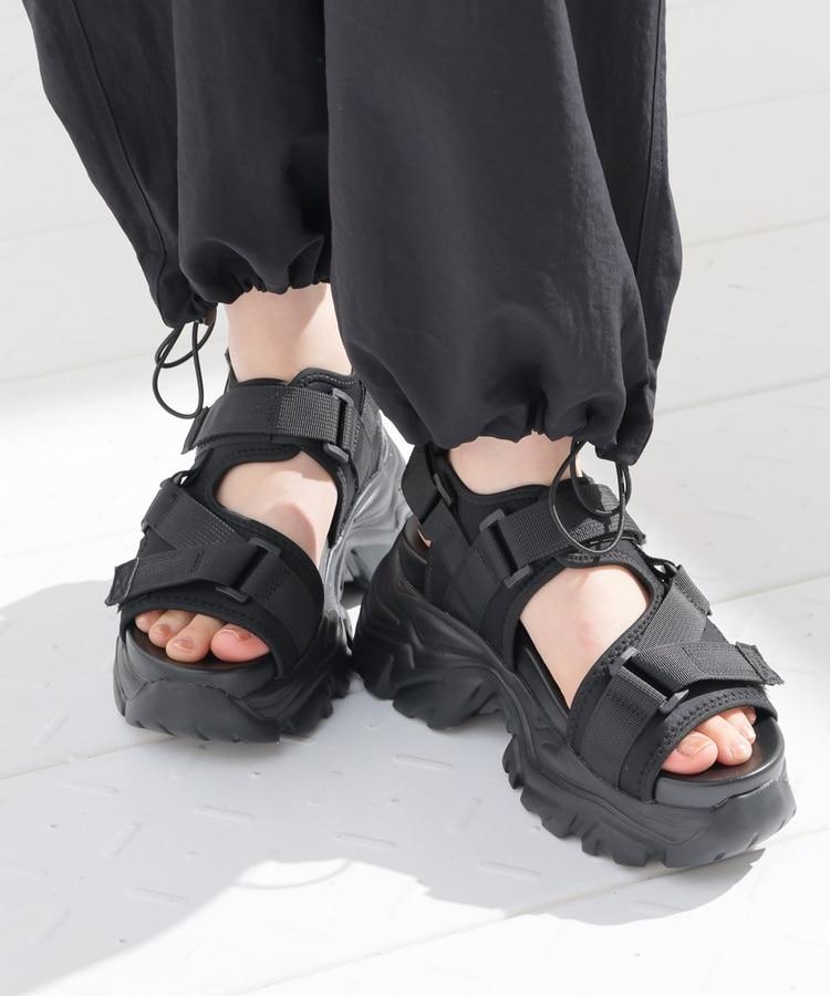 出所：ハニーズ公式オンラインショップ 厚底スポーツサンダル