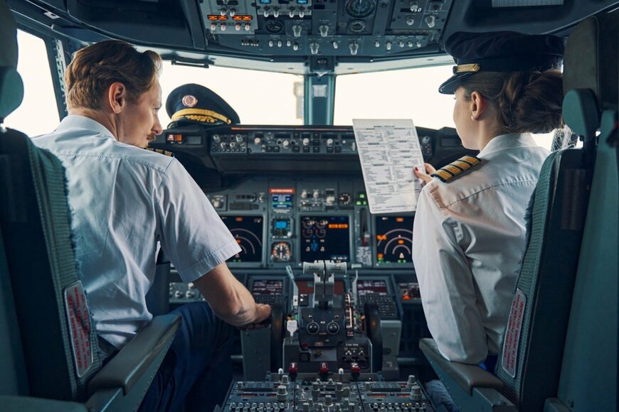  【最新】パイロット（航空機操縦士）の年収はいくら？平均年齢・勤続年数も【2023年更新版】 