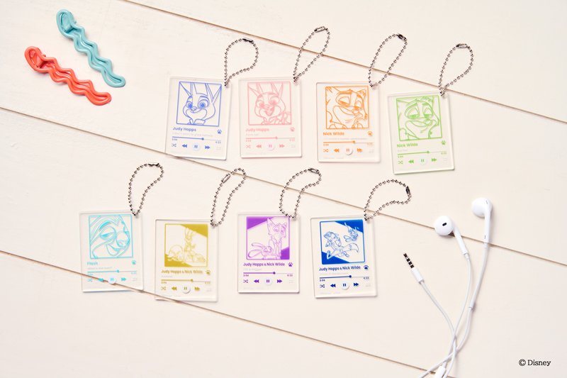 出所:株式会社ローソン アクリルキーホルダー