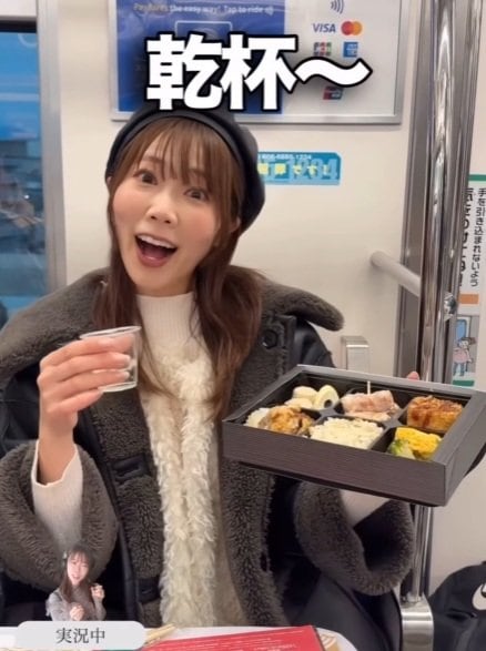 「日本酒列車」のお弁当と日本酒