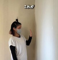 「めっちゃおしゃれ！」建売住宅の〈白い壁〉を40代ママが…クールでスタイリッシュな〈コンクリ柄〉にセルフリフォーム！