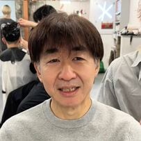 【大変身】おでこのシワが気になる男性が似合わせカットで大胆イメチェン！「若返った！」の声