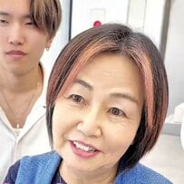 「白髪ぼかしで筋感を出したい」女性がプロの技でイメチェン大成功！「全然違う！」と大喜び