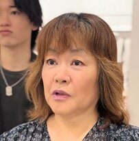 【大変身】「いつも同じ髪型だから変えたい」髪の縮れとうねりに悩む女性が劇的イメチェン！
