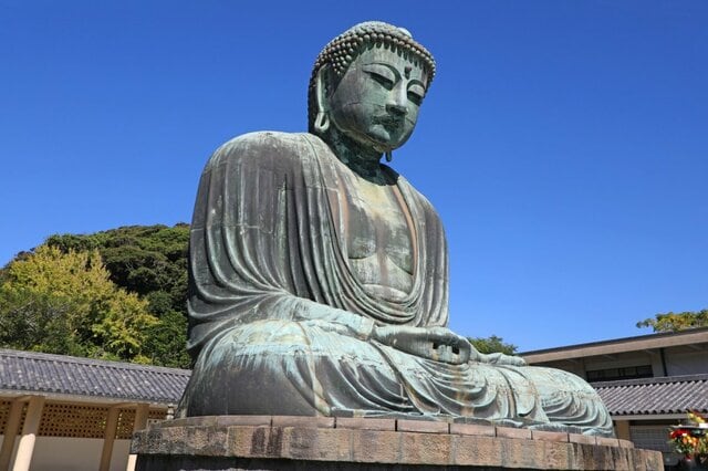 鎌倉大仏前の信号にある「道路標識」に目を疑う　大仏前の英訳に「正しいような…違うような…」