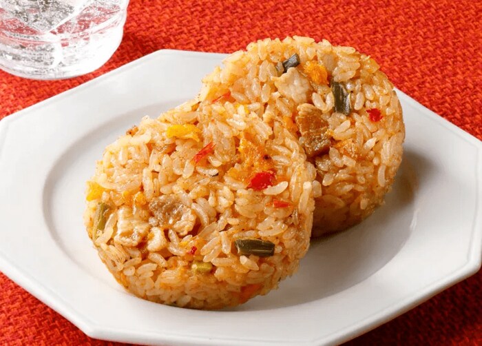 セブン-イレブンの新商品：赤坂四川飯店監修 ホイコーロー風おむすび