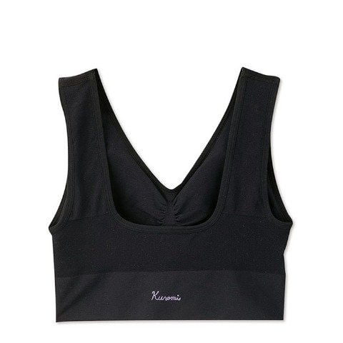 取り外しができる通気性の良い穴あきのパットで、ムレにくい仕様に