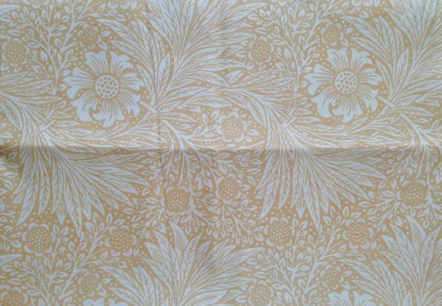 筆者撮影（セリア、クッションカバー ウィリアム・モリス）