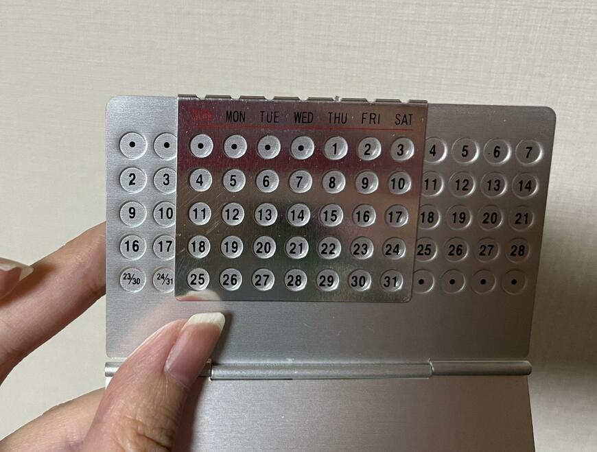 キャンドゥ、万年カレンダーアルミ製画像