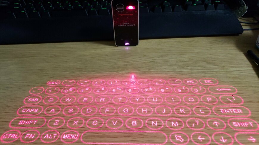 近未来的なキーボードにSNSは大興奮!