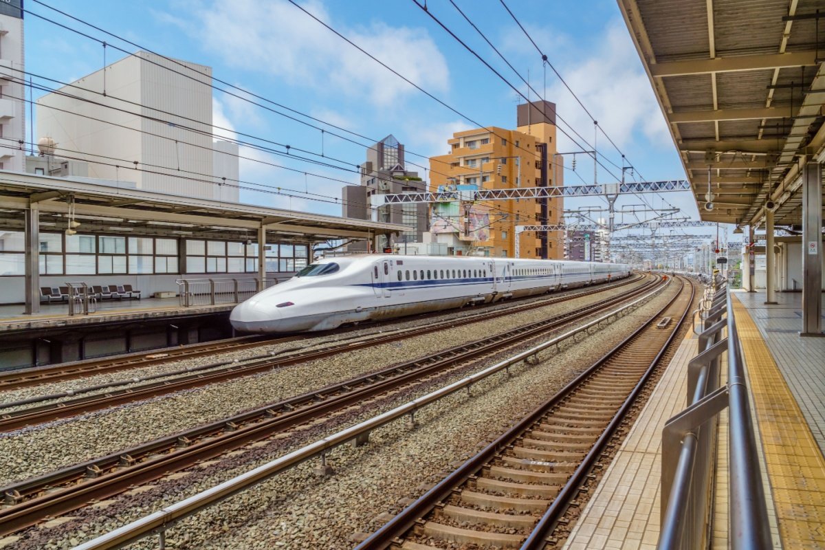 浜松駅構内にあった新幹線ホームの案内板 「全く知らない地名」だと