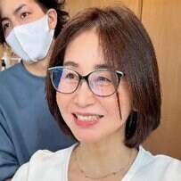 長さを残してイメチェン！ボブスタイルの女性がふんわり大人ショートに変身「めっちゃ素敵なカット」の声も