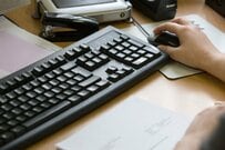 「CapsLockキー」にイライラした大学生　予想斜め上を行く解決策に「商品化してほしい」