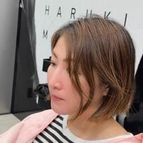 ボブヘアの女性が「丸みくびれショート」でスタイルチェンジ！上品な女性らしいスタイルが素敵
