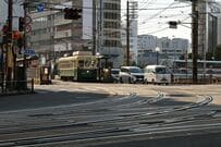 長崎県で遭遇した見慣れない信号　不思議な「曲」「直」表示に「異世界の信号笑」