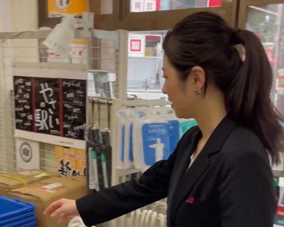 ホテルで部屋飲みするためにコンビニに行ったら…「あるあるすぎる展開」に思わず納得してしまう