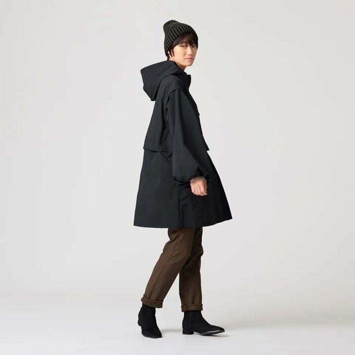 両サイドには物が落ちにくい「ファスナー付きのポケット」を完備