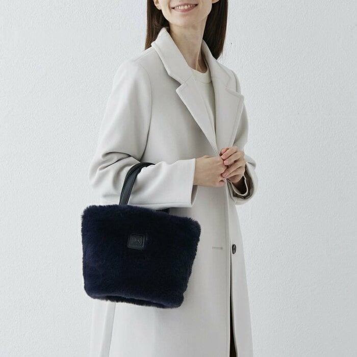 ふわふわで心地よい手触りのエコファーを贅沢に使用