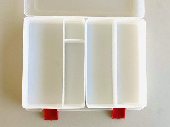 2つのトレーをキャリーケースにセットしてみました