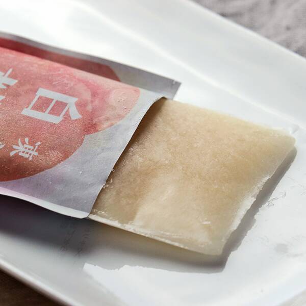 国産の白桃ピューレを使用した、凍らせて食べるアイス