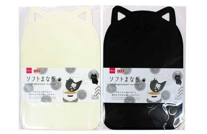出所：ダイソー公式　ソフトまな板（MEOW）