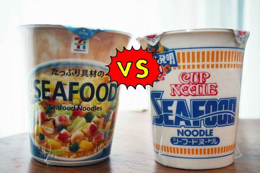 今回比較するのは、日清食品の『カップヌードル シーフードヌードル』（右）と、セブンイレブンのPB『たっぷり具材のSEAFOOD Seafood Noodles』（左）