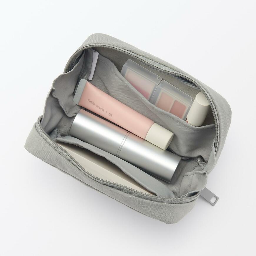 出所：無印良品ネットストア リンクルナイロン 大きく開くポーチ