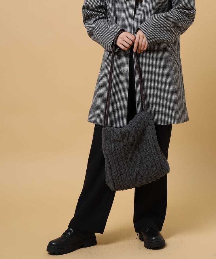 出所：ハニーズ公式通販サイト ケーブル編ニットトート