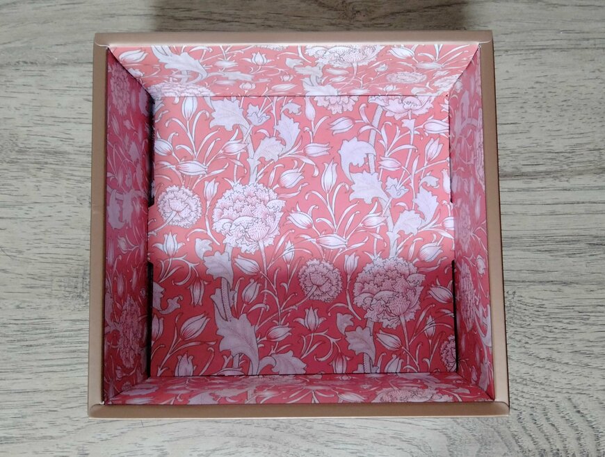 筆者撮影（セリア、スリーブボックス ウィリアム・モリス）