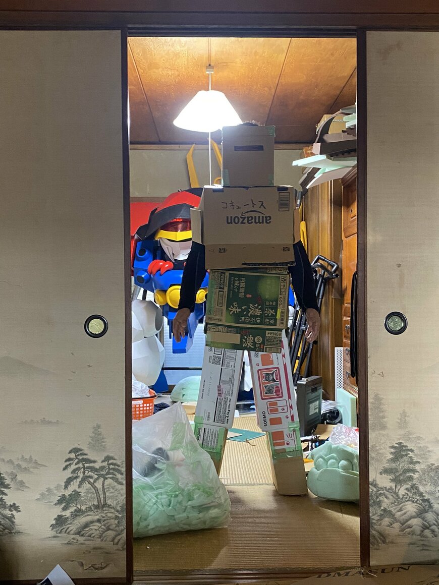 ダンボールで作ったロボットコスプレ