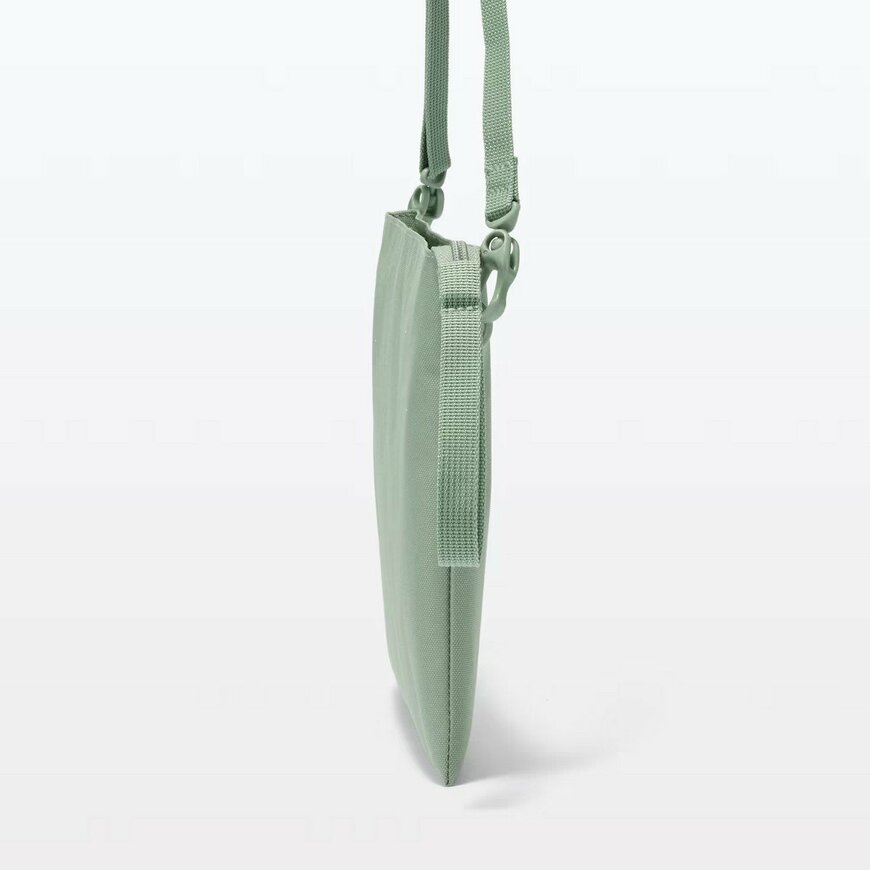 ポーチとしても使える　撥水サコッシュ