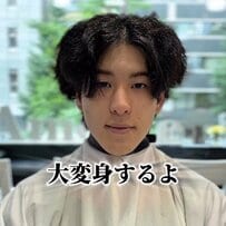 「いい美容師と出会えたね」“髪の傷みとクセ毛のダブルパンチ”に悩んでいた男性…似合わせカットですっきり爽やか「短髪スタイル」に！「すっごい！別の人みたい」の声
