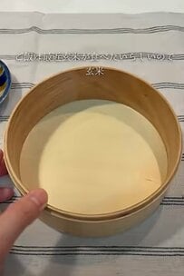 ご飯が止まらない！てりてりでトロトロの【角煮弁当】に夫も大絶賛！手の込んだ調理にも注目