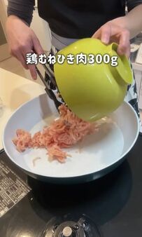 【家族弁当】包丁＆まな板不要！？洗い物が少ないのもイイ〈きのこと鶏ひき肉のボリューム満点弁当〉に反響続々