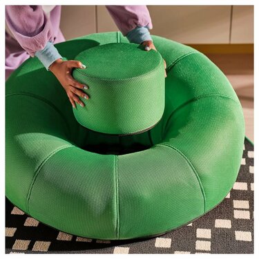 まるで「浮き輪」みたいでキュート！IKEA〈空気でふくらむ1人用ソファ