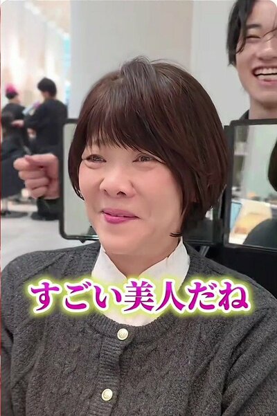 前髪を流して、丸みを出したボブ